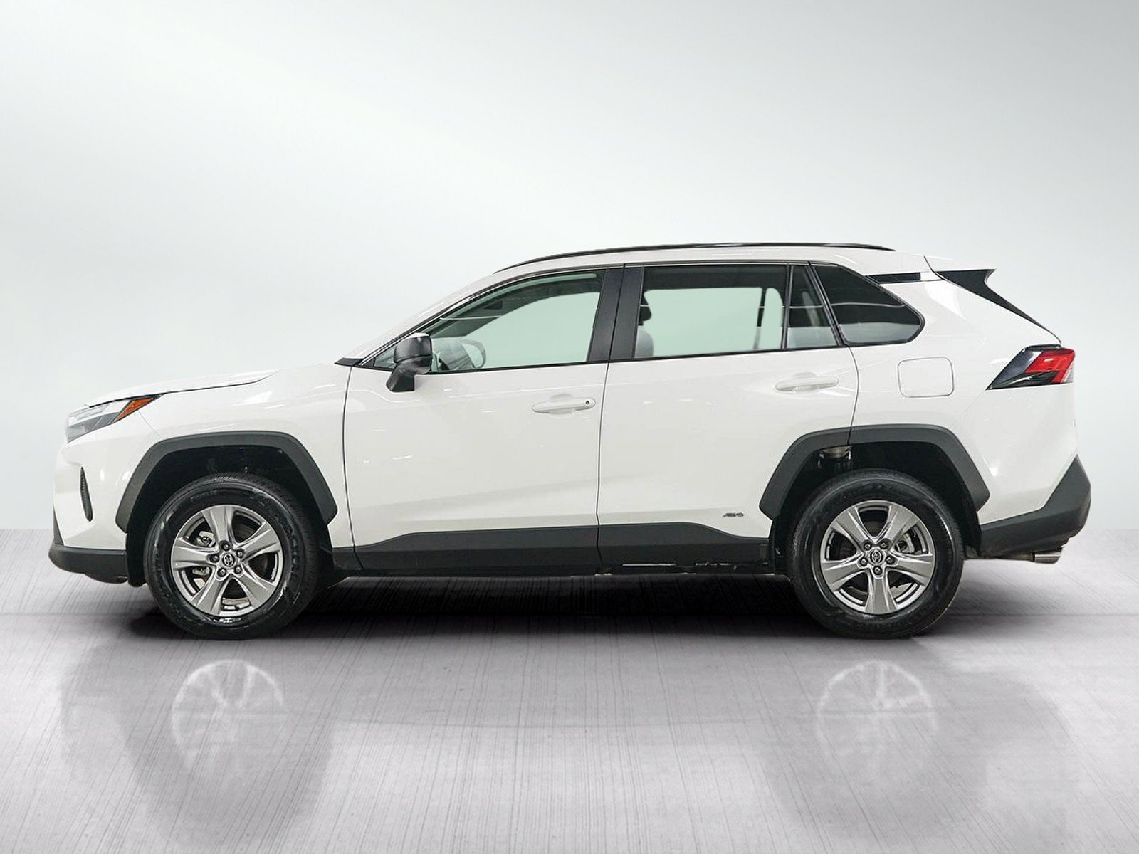 Used 2025 Toyota RAV4 LE AWD/4WD image 2