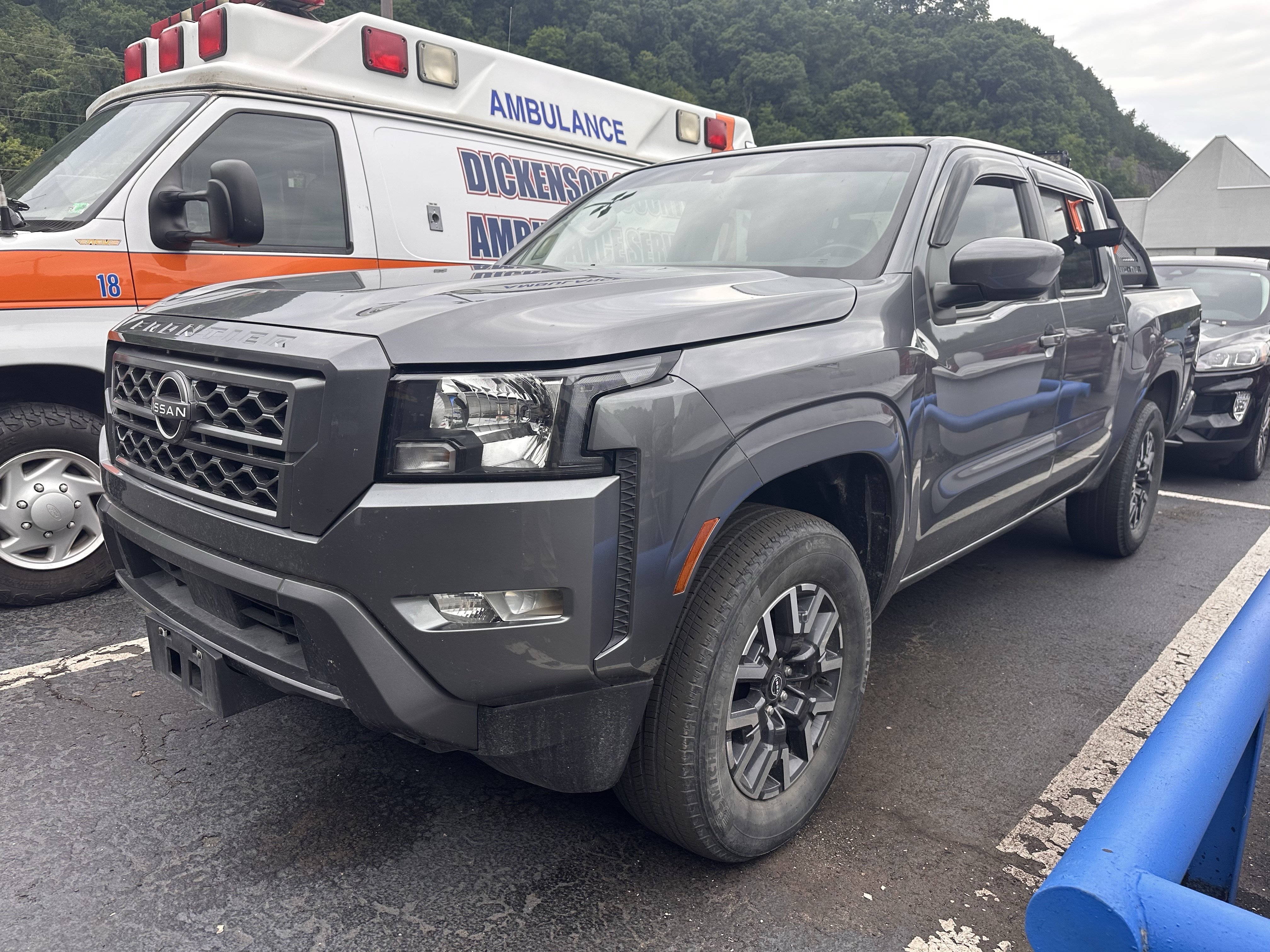 Used 2022 Nissan Frontier SV AWD/4WD image 3