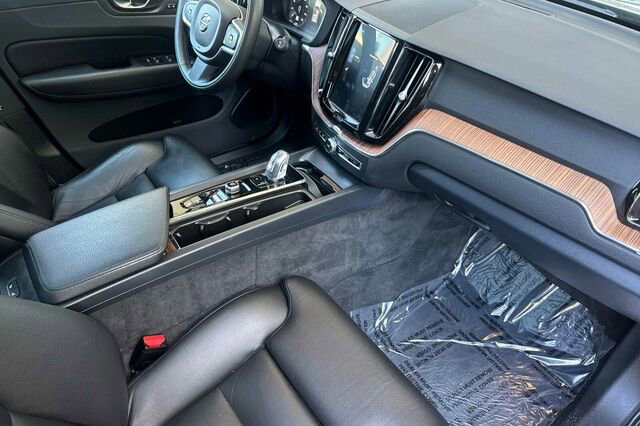 Used 2019 Volvo XC60 T8 Momentum w/ Premium Package AWD/4WD image 16