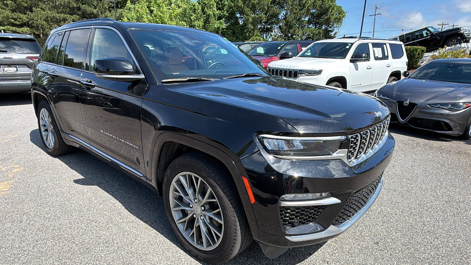 Used 2024 Jeep Grand Cherokee Summit AWD/4WD image 5
