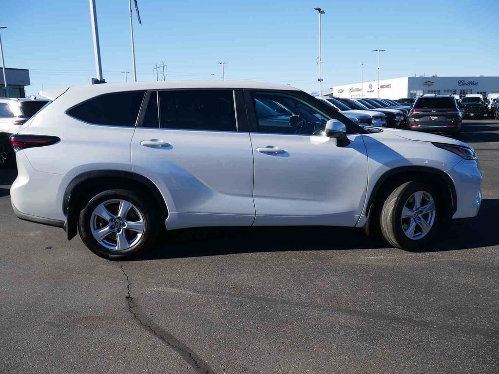Used 2024 Toyota Highlander LE image 18