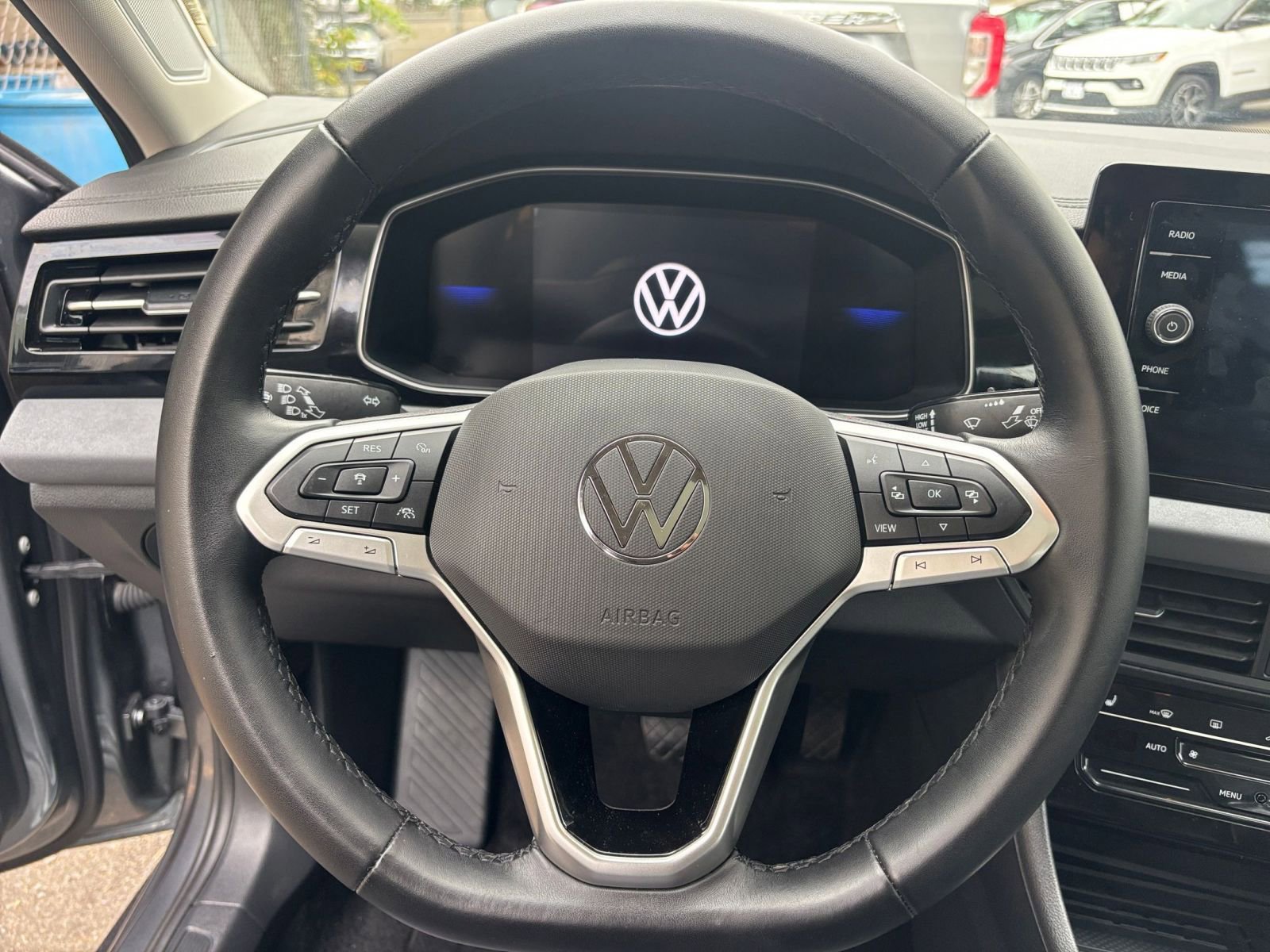 Used 2025 Volkswagen Jetta SE image 38