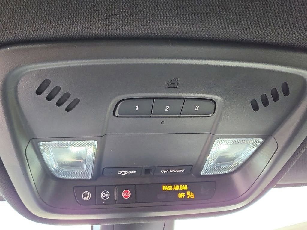 Used 2023 Chevrolet Traverse LT AWD/4WD image 18