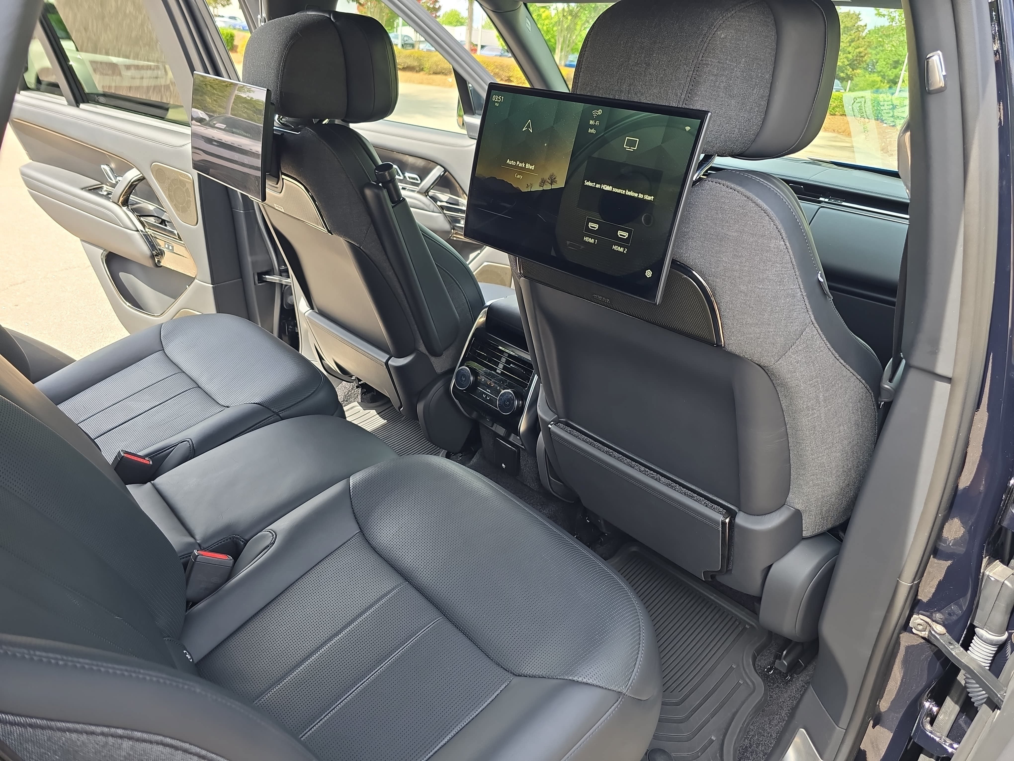 Used 2024 Land Rover Range Rover SV AWD/4WD image 11