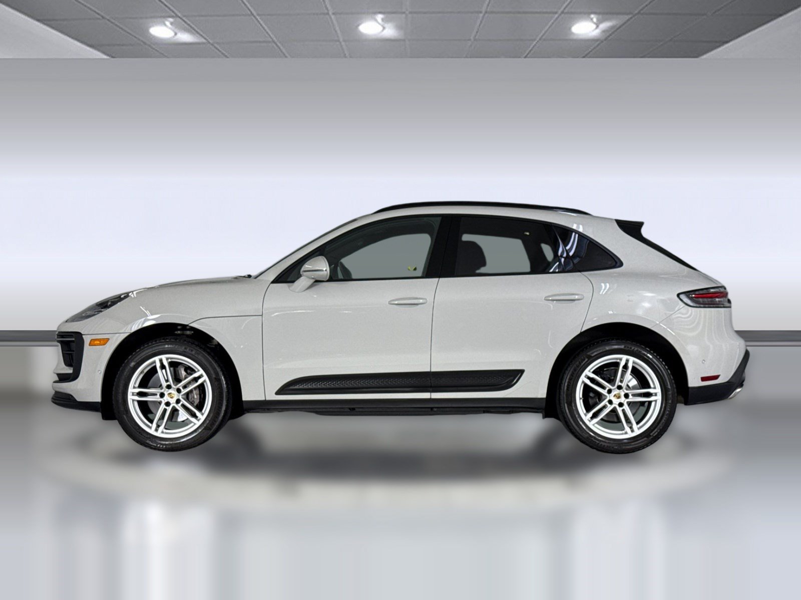 Used 2023 Porsche Macan AWD/4WD image 2