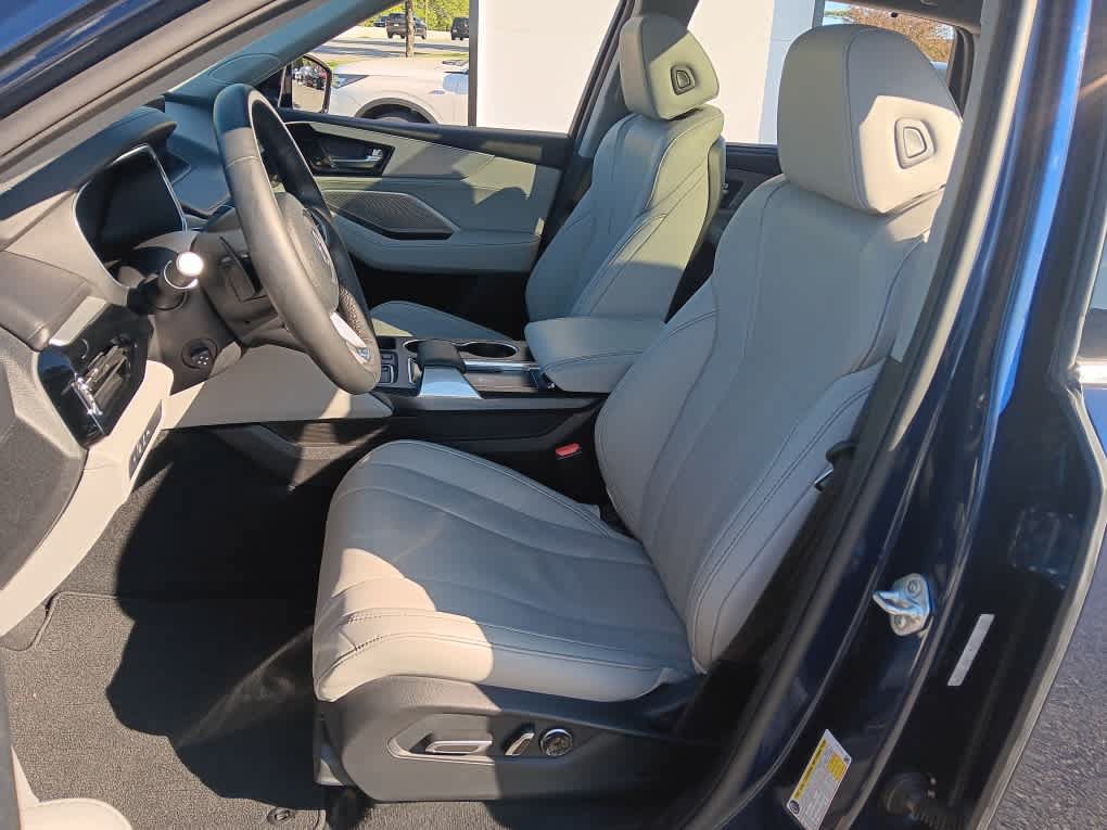 Used 2024 Acura MDX SH-AWD w/ Technology Package image 16