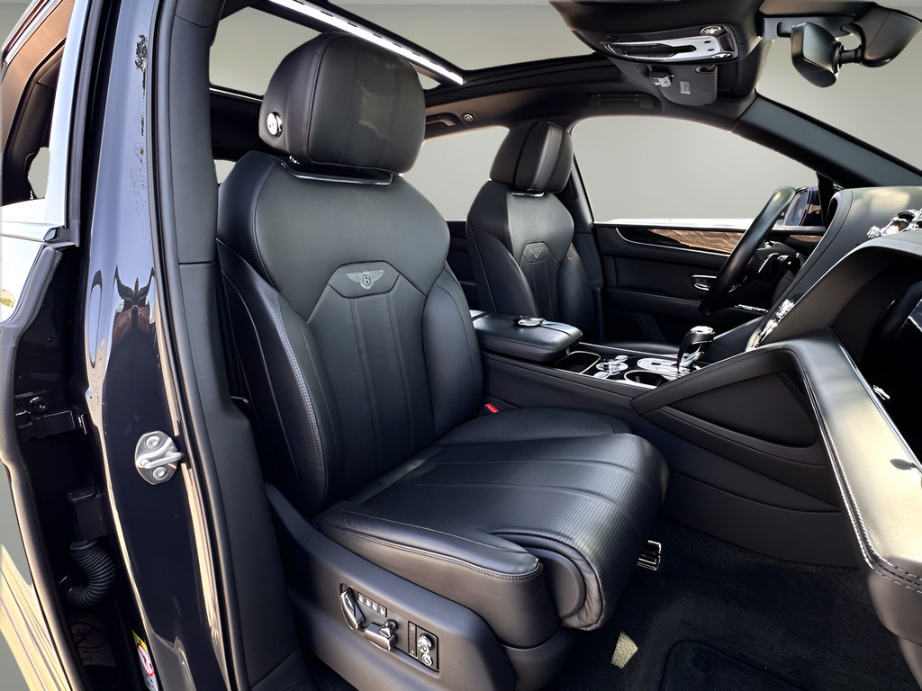 Used 2021 Bentley Bentayga AWD/4WD image 22