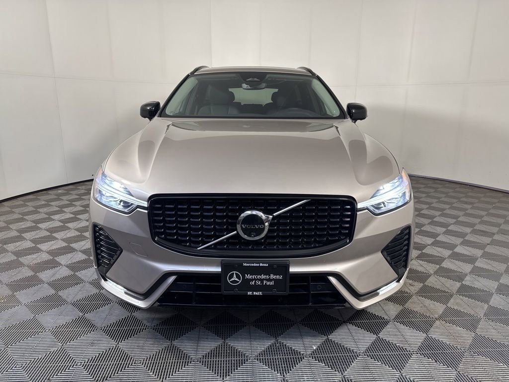 Used 2025 Volvo XC60 B5 Plus image 8