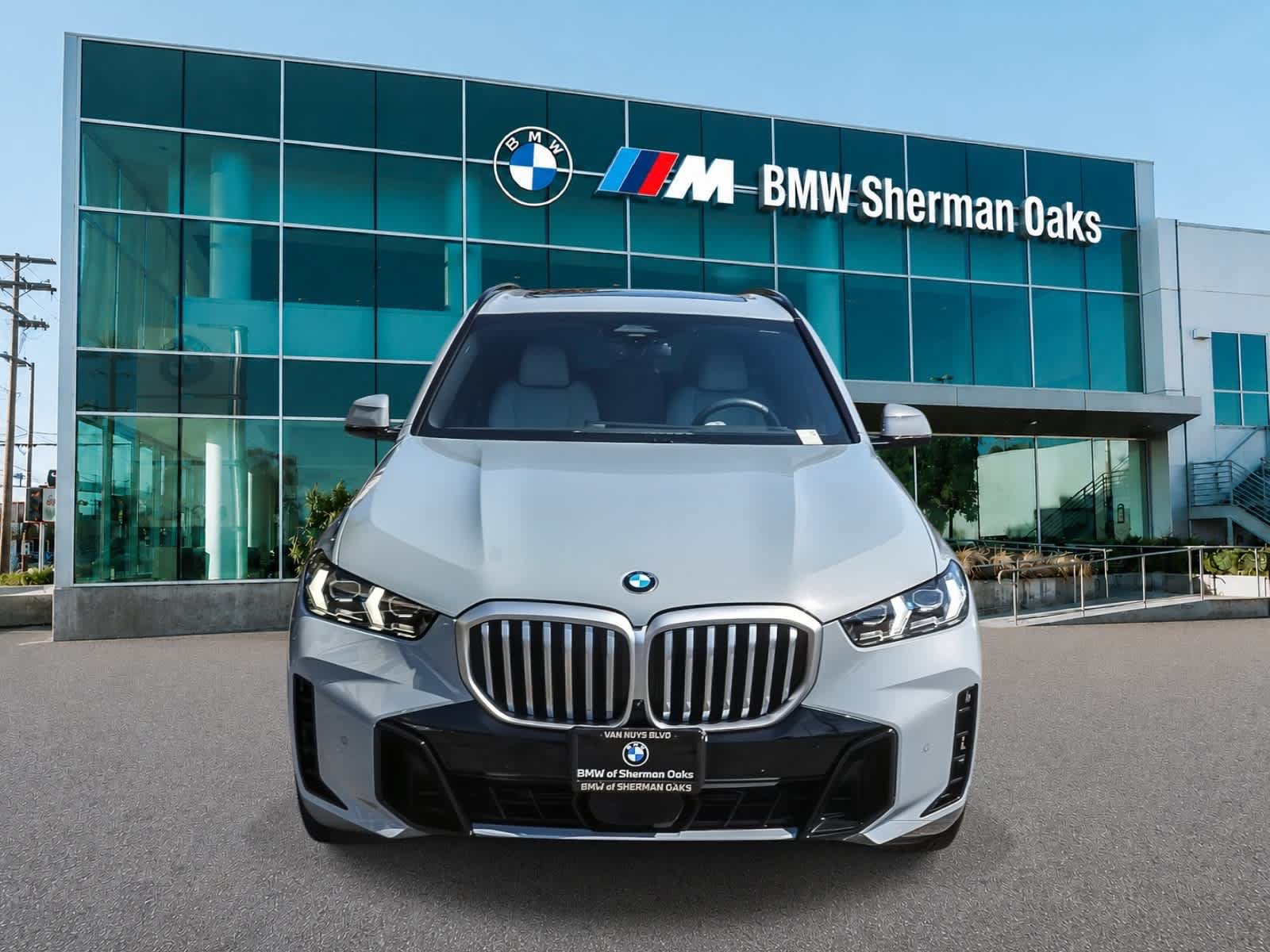 Used 2025 BMW X5 sDrive40i w/ M Sport Package RWD image 2