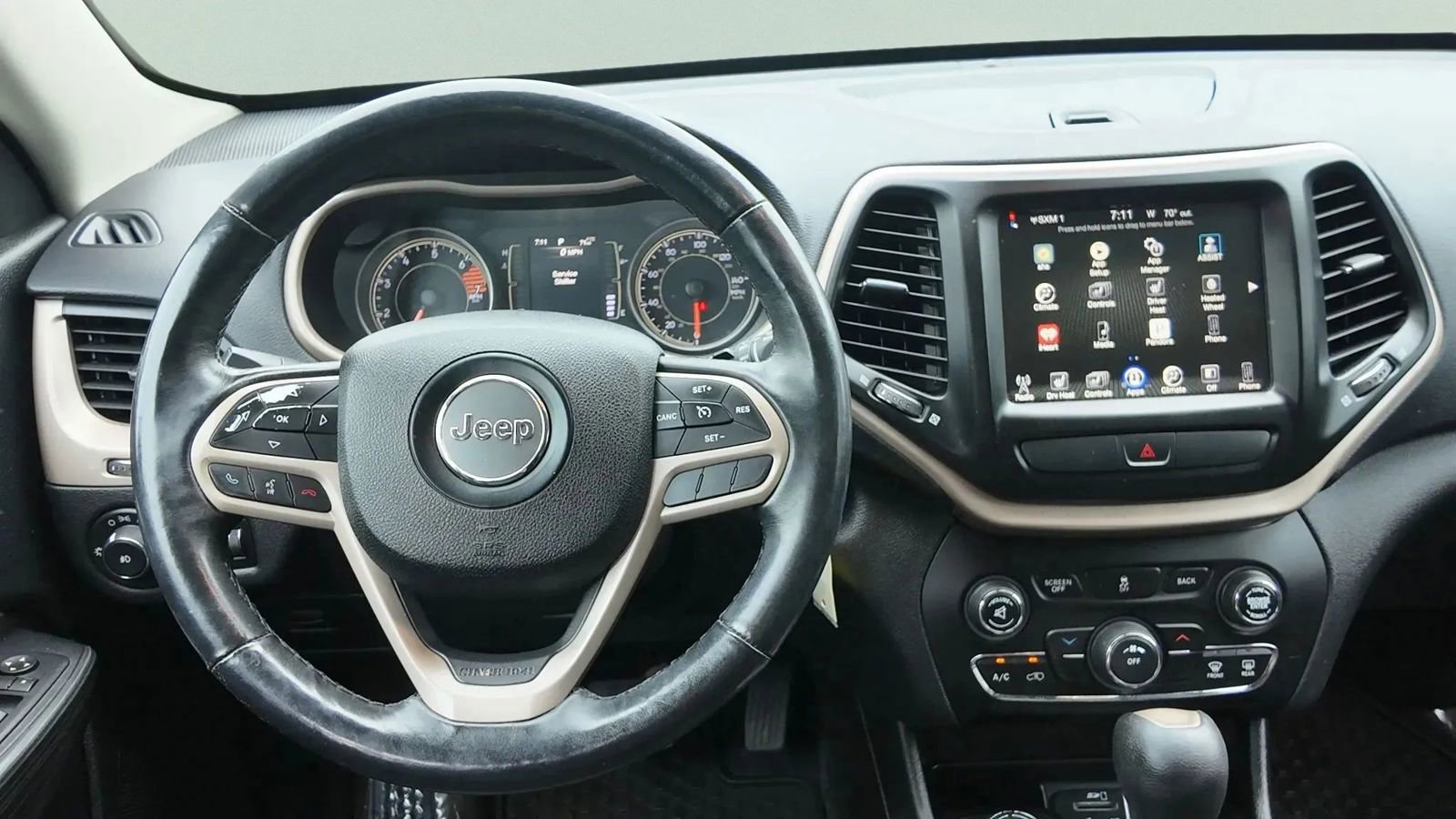 Used 2017 Jeep Cherokee Latitude w/ Cold Weather Group image 27