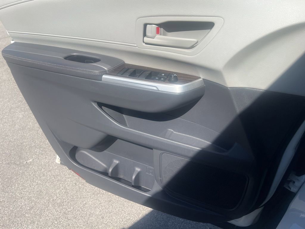 Used 2021 Toyota Sienna LE image 7