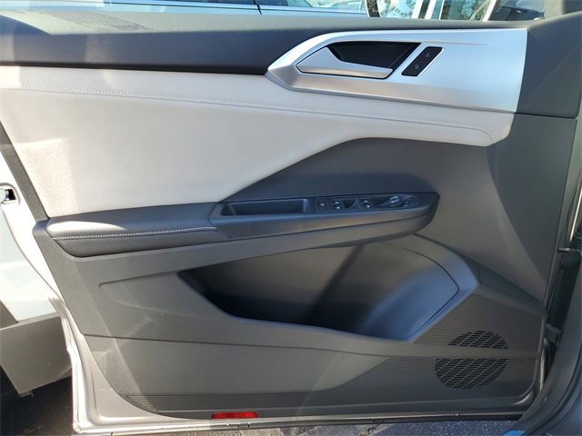 New 2026 Volkswagen Taos SE image 30