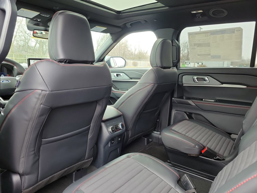 New 2026 Ford Explorer ST-Line w/ ST-Line Street Pack image 15