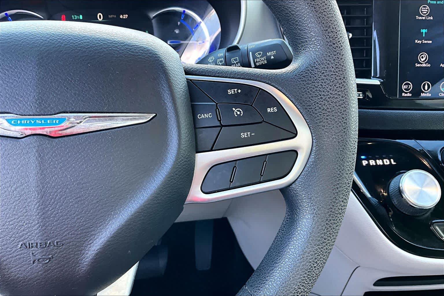 Used 2018 Chrysler Pacifica Touring Plus FWD image 25