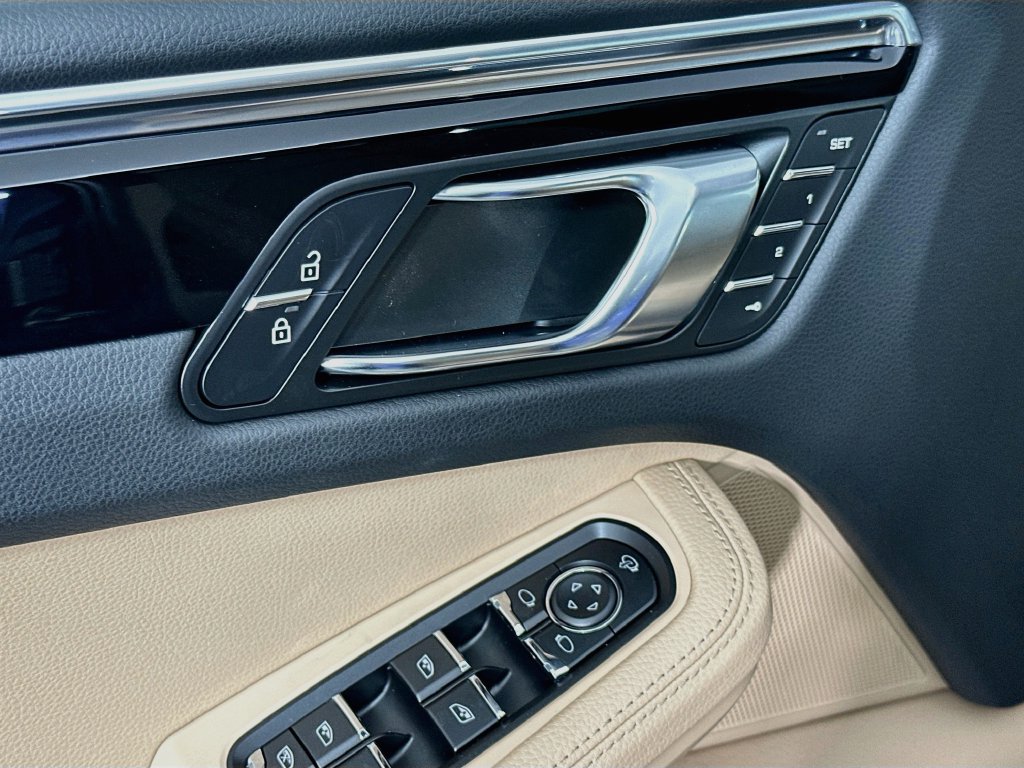 Certified 2026 Porsche Macan AWD/4WD image 20