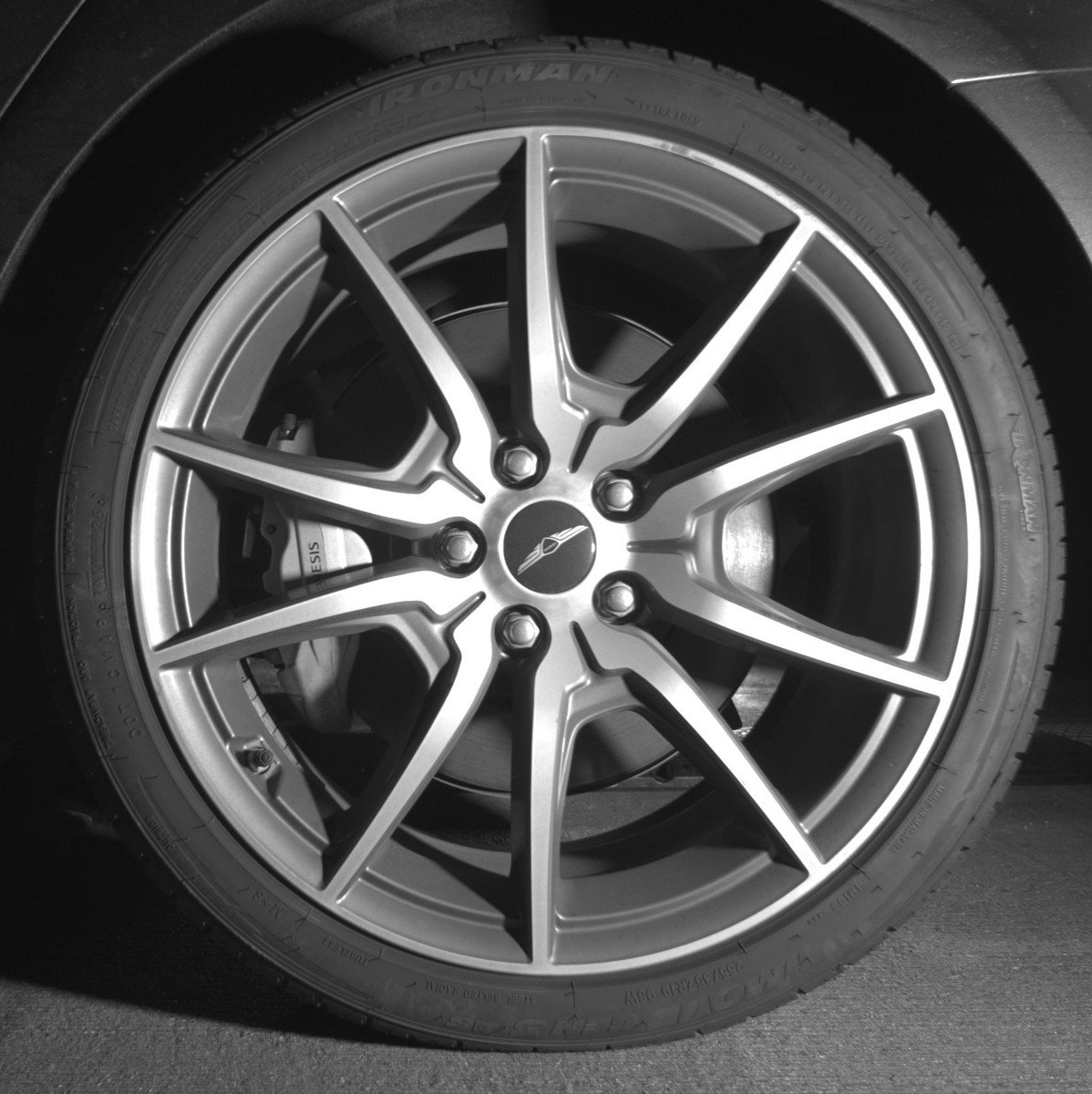 Used 2025 Genesis G70 2.5T image 14