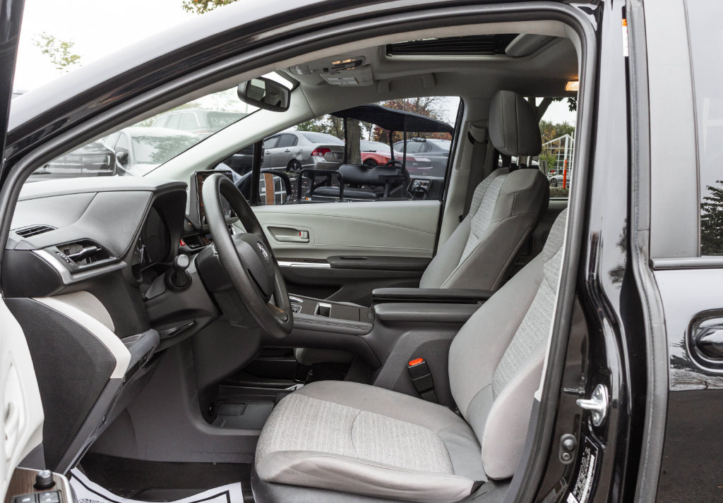Used 2022 Toyota Sienna LE w/ LE Plus Package AWD/4WD image 22
