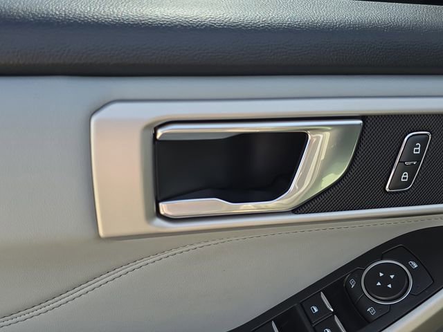 Used 2022 Ford Explorer XLT w/ Equipment Group 202A image 22