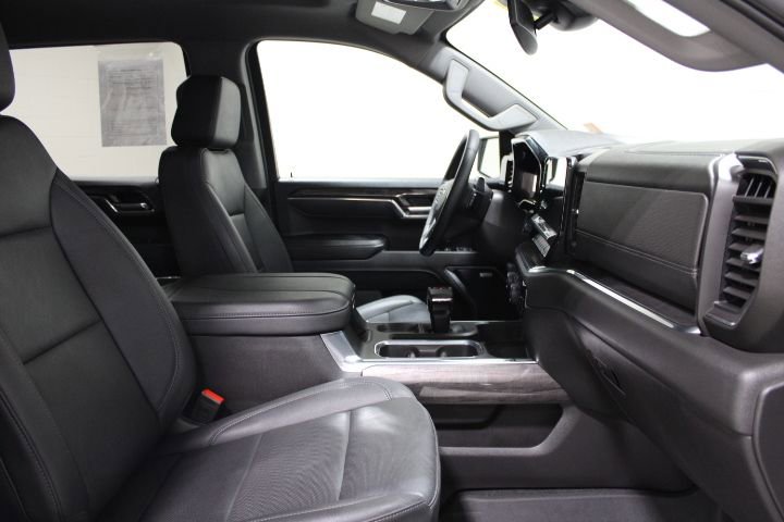 Used 2025 Chevrolet Silverado 1500 LTZ AWD/4WD image 27