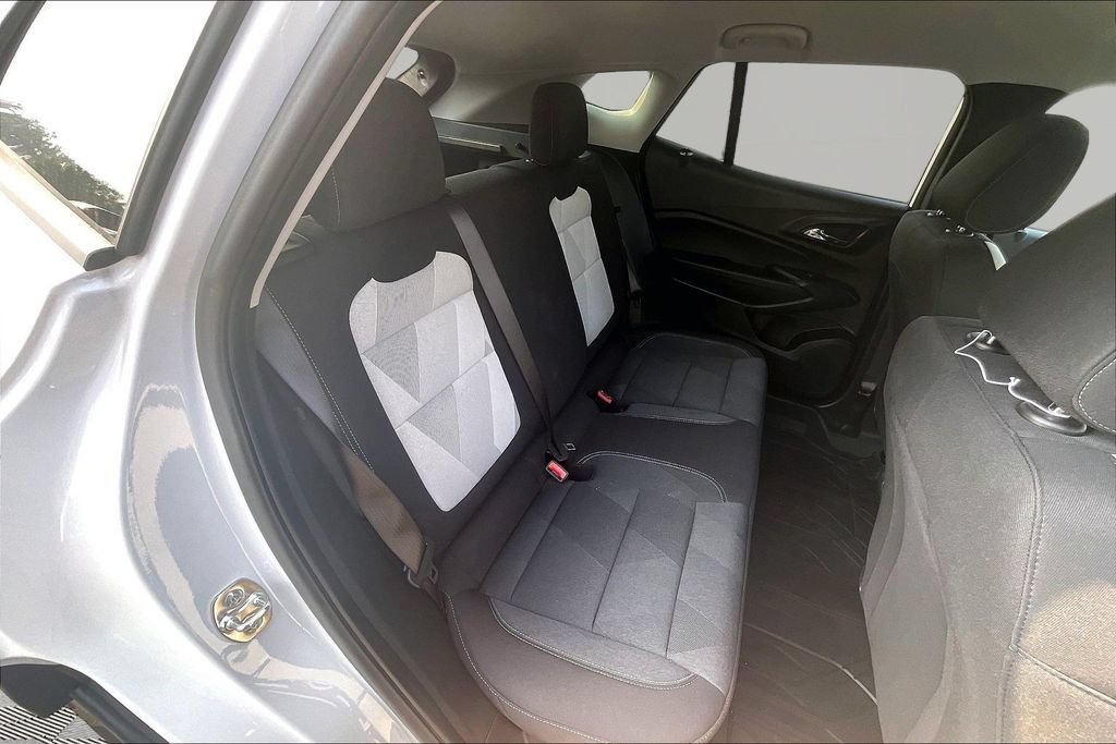 Used 2026 Chevrolet Trax LS w/ LS Convenience Package FWD image 26