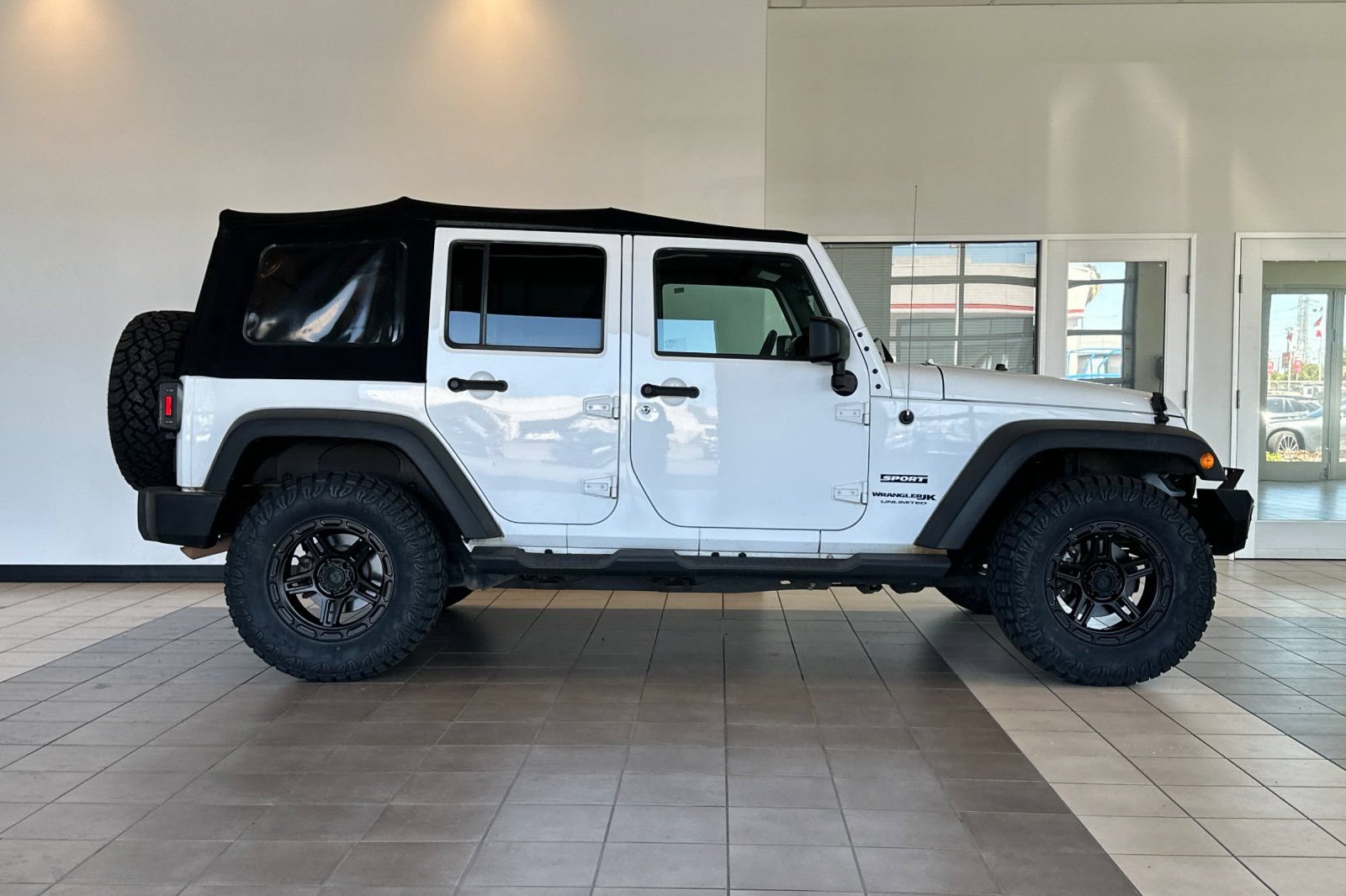 Used 2018 Jeep Wrangler Unlimited Sport S AWD/4WD image 3