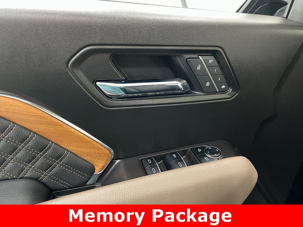 Used 2025 GMC Canyon Denali image 9