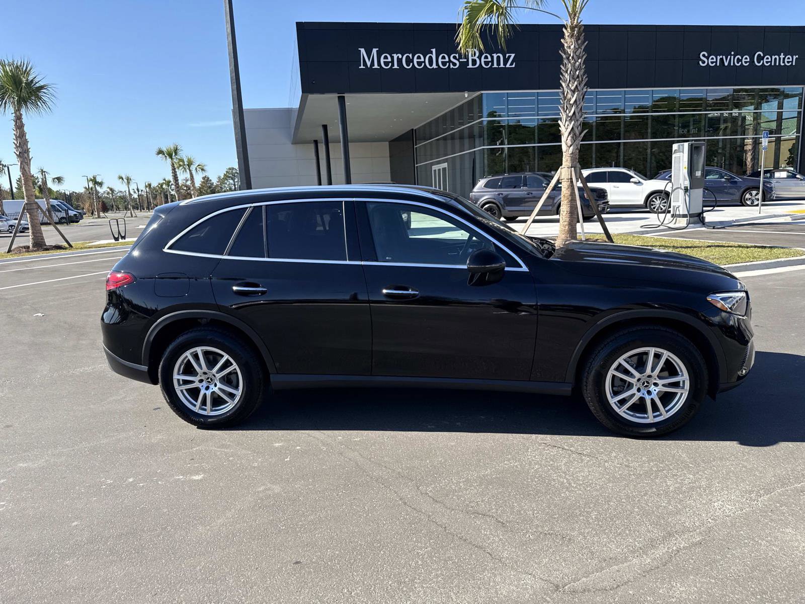 Used 2025 Mercedes-Benz GLC 300 image 2