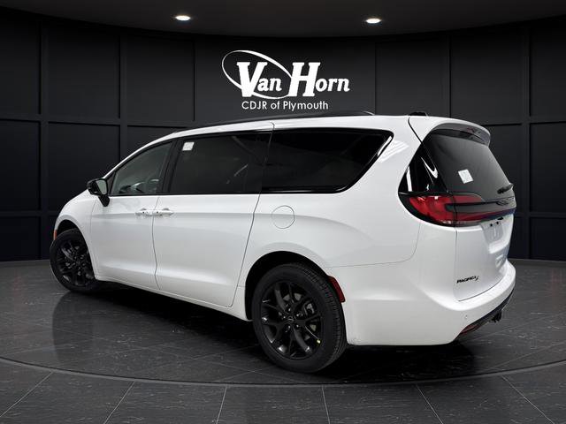 New 2026 Chrysler Pacifica Limited w/ Uconnect Theater Family Group image 3