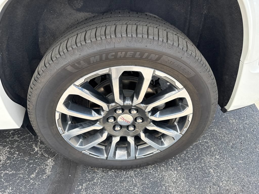 Used 2020 GMC Acadia Denali w/ Technology Package FWD image 27