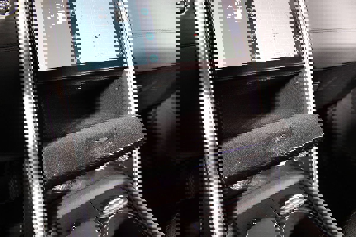 Used 2022 Land Rover Discovery S image 24