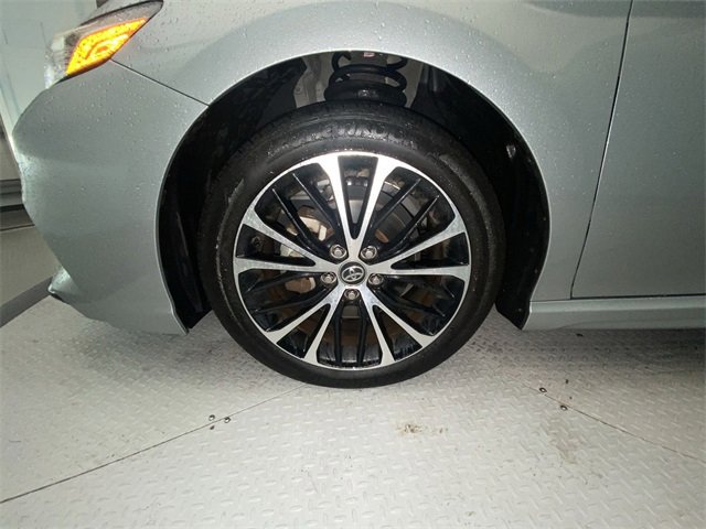 Used 2020 Toyota Camry SE image 10