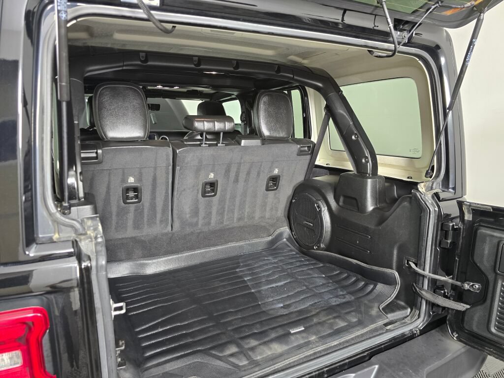 Used 2023 Jeep Wrangler Unlimited Sahara w/ Cold Weather Group AWD/4WD image 15