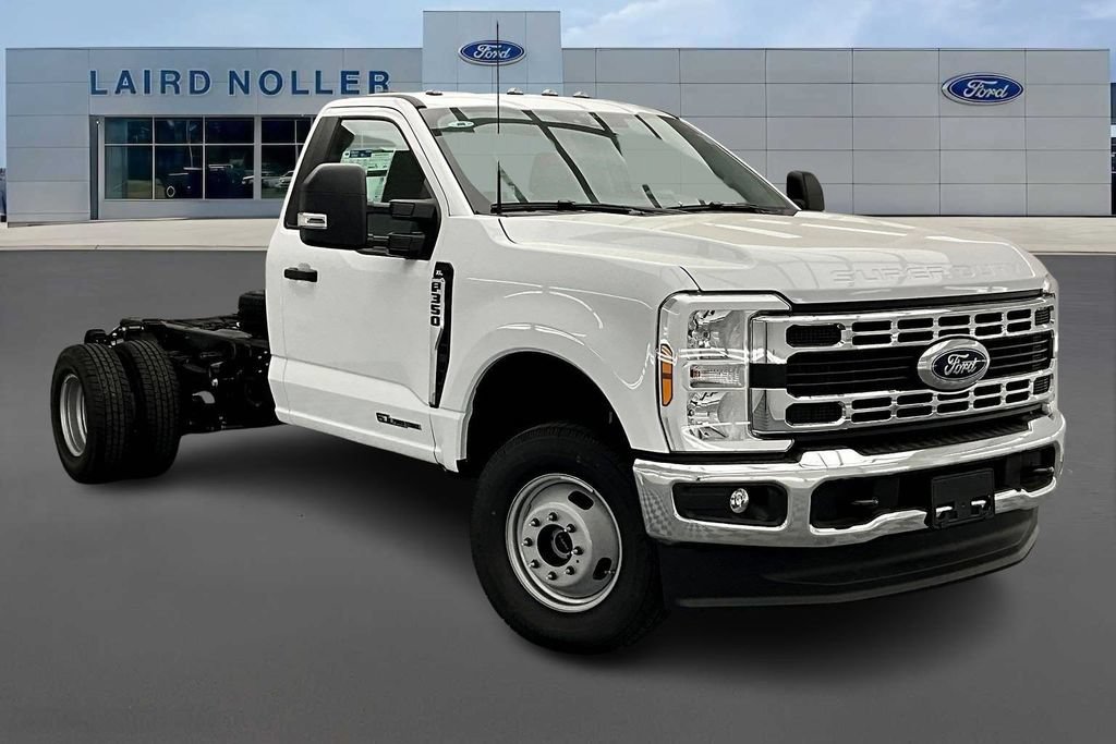 New 2026 Ford F350 XL w/ XL Chrome Package AWD/4WD image 2