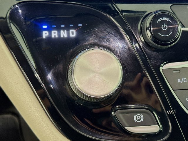 Used 2022 Chrysler Voyager LX FWD image 17