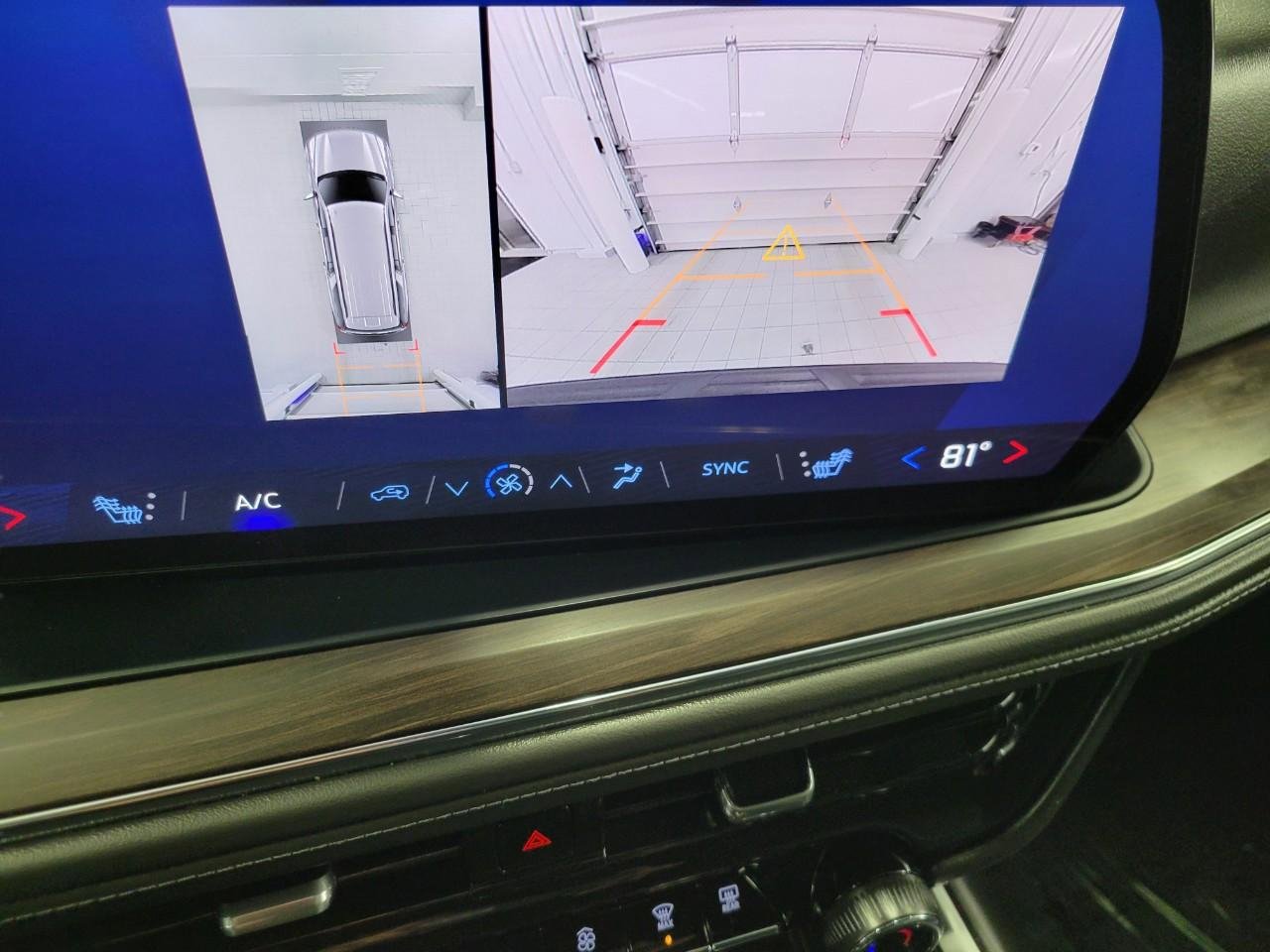 Used 2025 Chevrolet Suburban Z71 AWD/4WD image 15