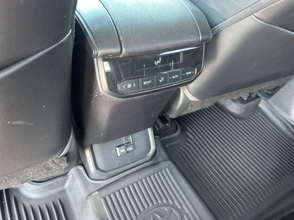 Used 2023 Toyota Highlander XLE image 15