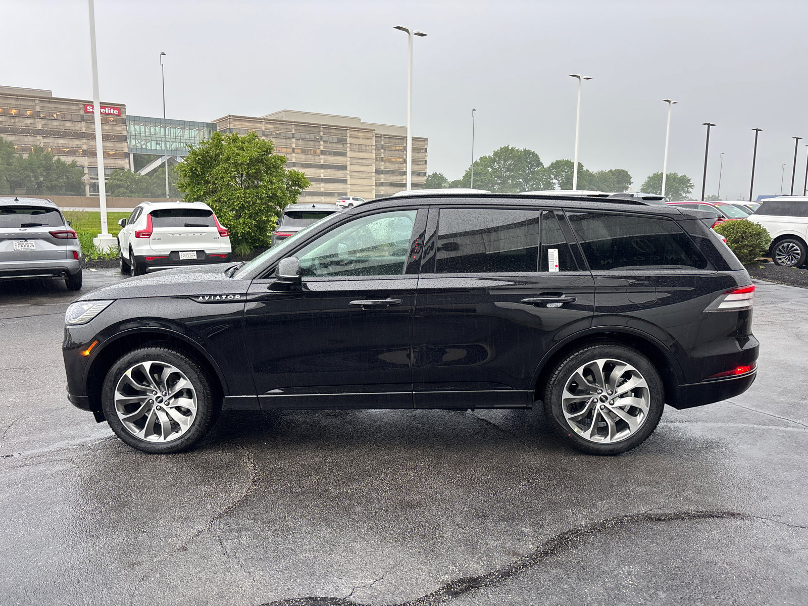 New 2026 Lincoln Aviator AWD image 4