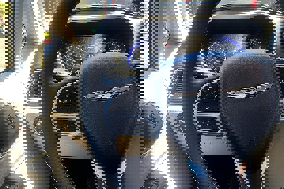 Used 2024 Chrysler Pacifica Touring-L image 15