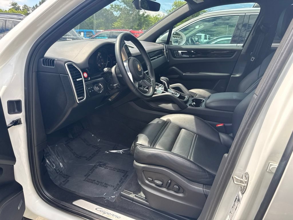 Used 2023 Porsche Cayenne AWD/4WD image 3