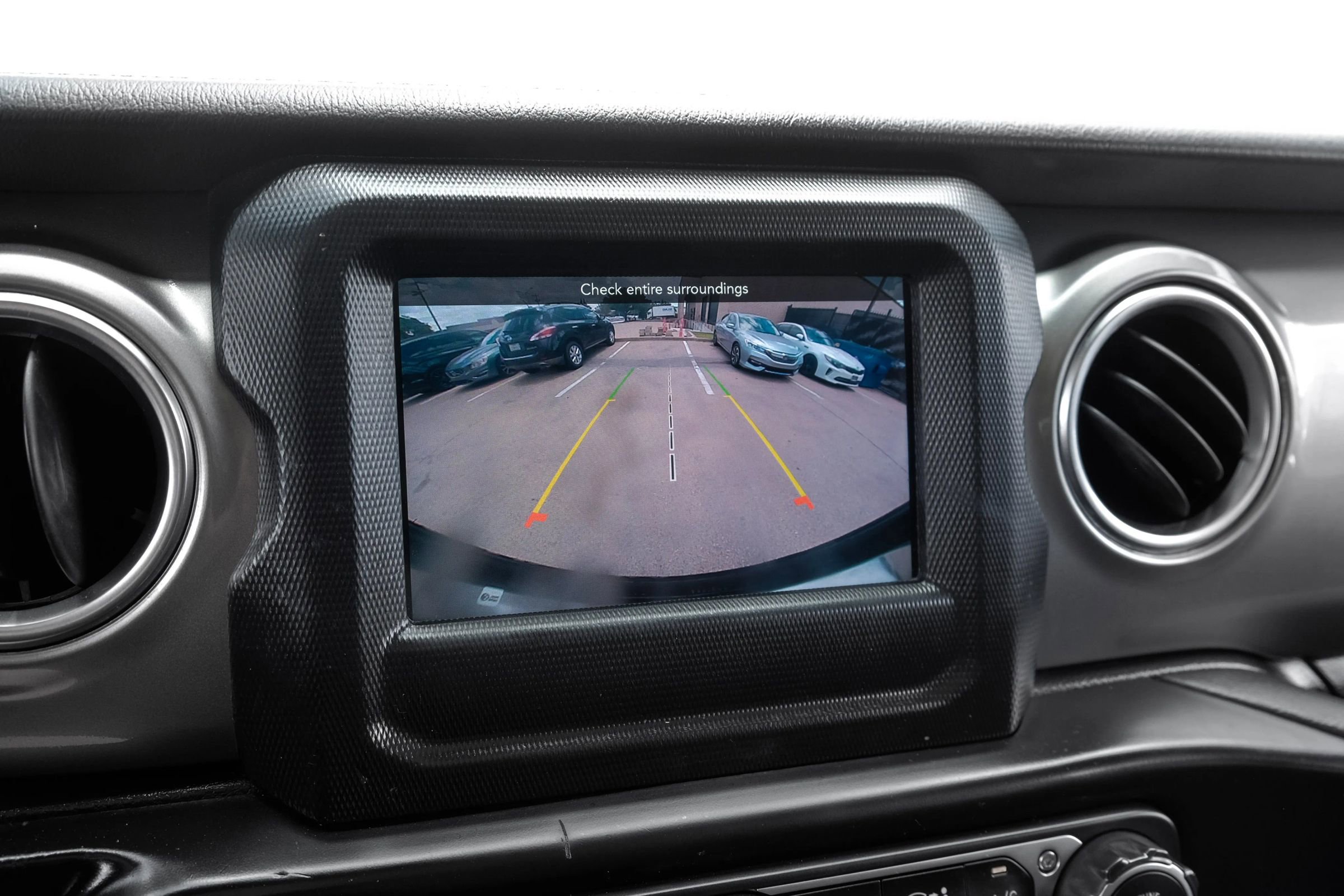 Used 2020 Jeep Wrangler Unlimited Sahara image 22