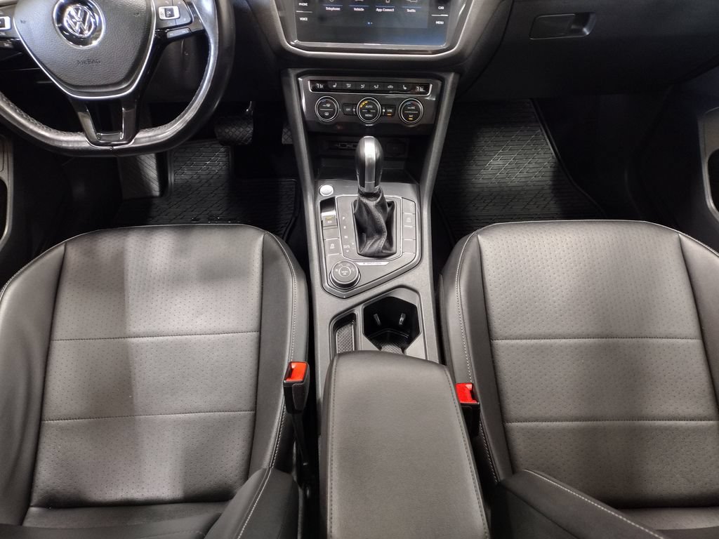 Used 2018 Volkswagen Tiguan SEL AWD/4WD image 38