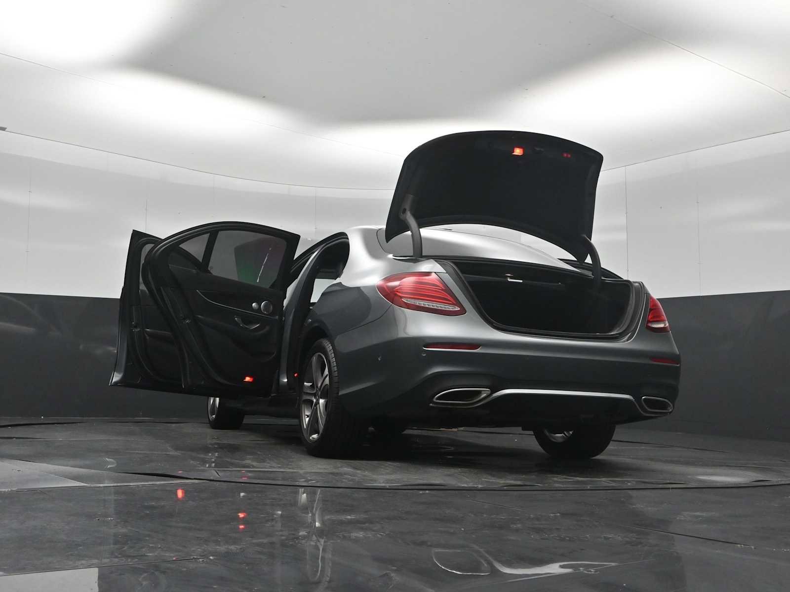 Used 2019 Mercedes-Benz E 300 4MATIC image 65