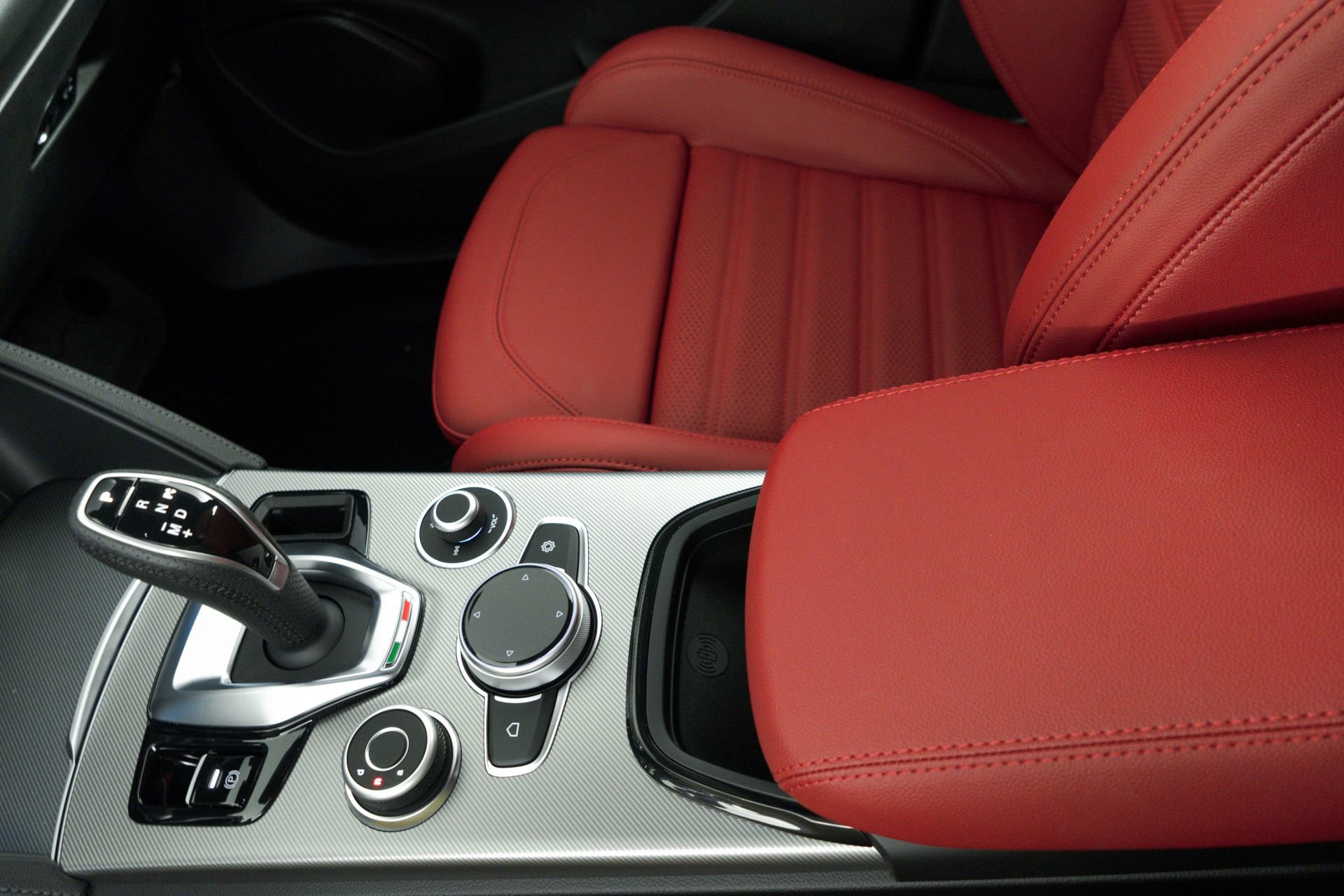 New 2025 Alfa Romeo Stelvio Sprint w/ Veloce Package image 39