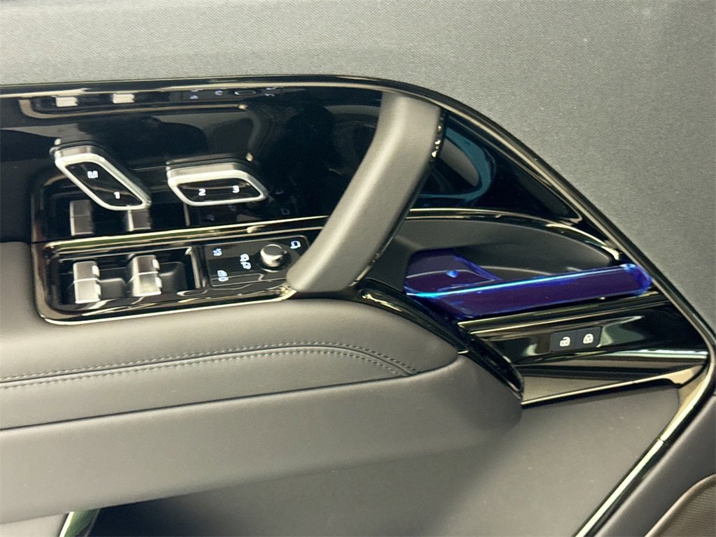 New 2026 Land Rover Range Rover Sport SV image 17