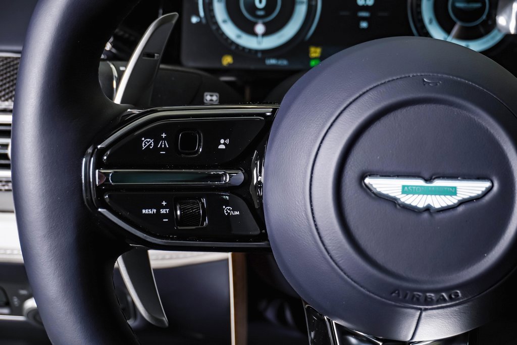 Used 2025 Aston Martin Vanquish image 27