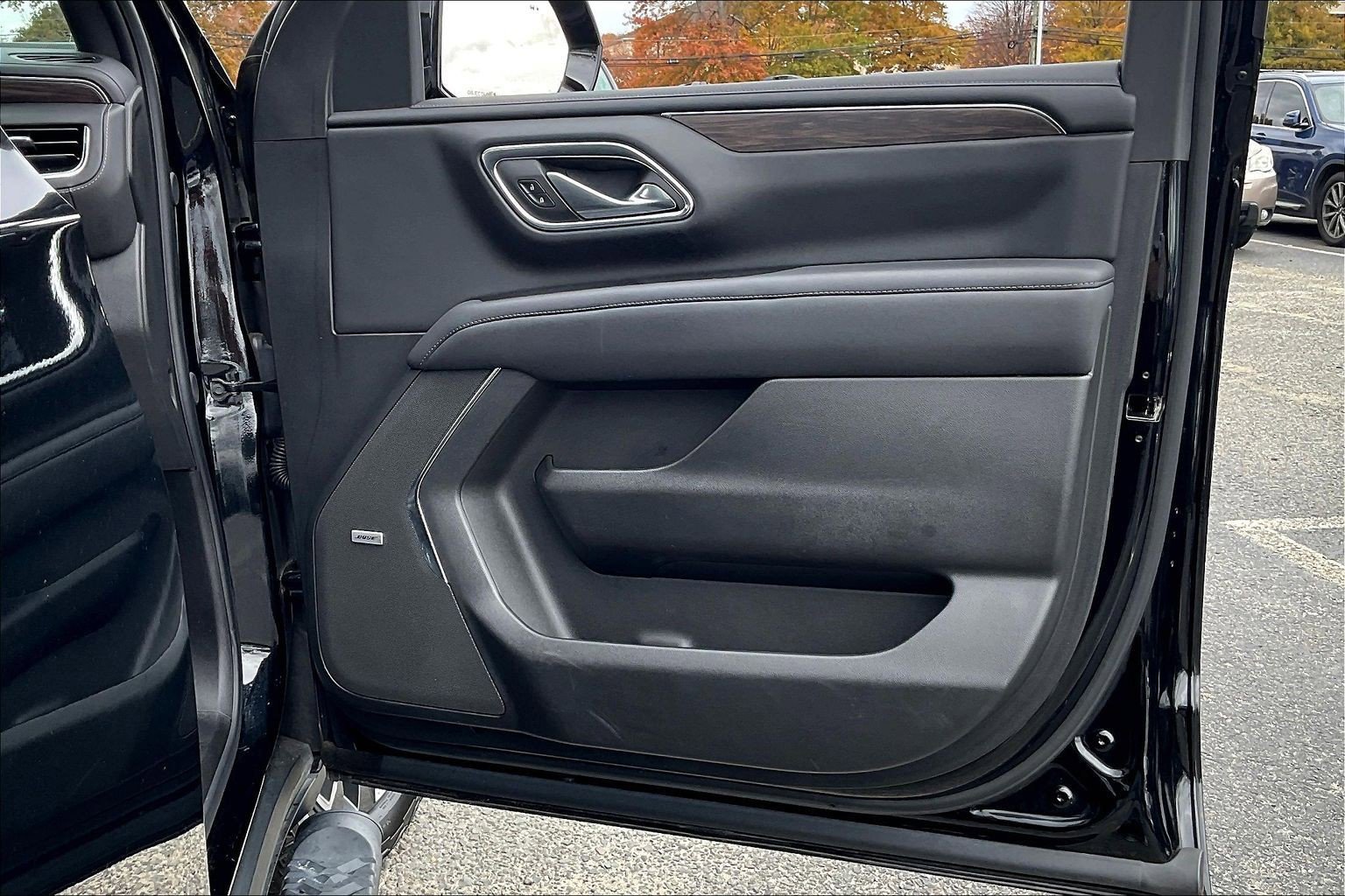 Used 2024 Chevrolet Tahoe Z71 w/ Luxury Package image 19