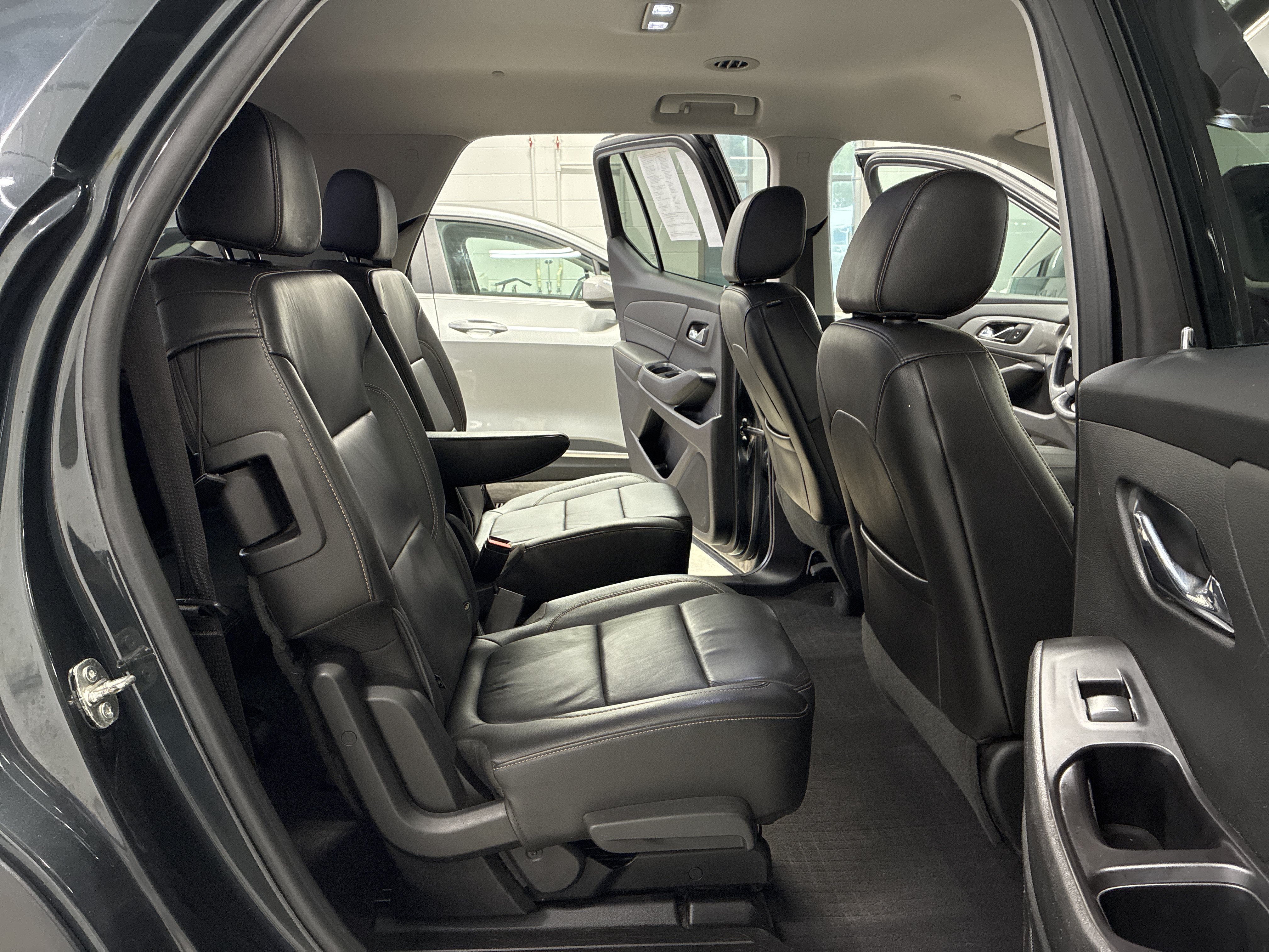 Used 2020 Chevrolet Traverse LT w/ LT Premium Package AWD/4WD image 10