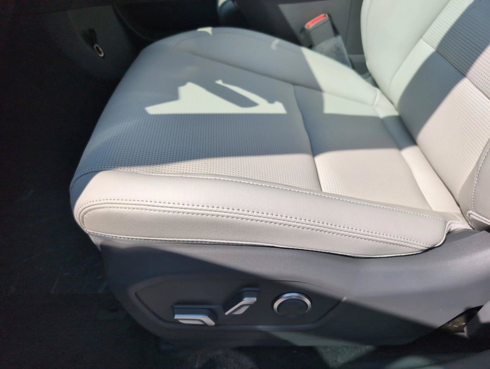 New 2026 Hyundai Santa Fe Limited FWD image 4
