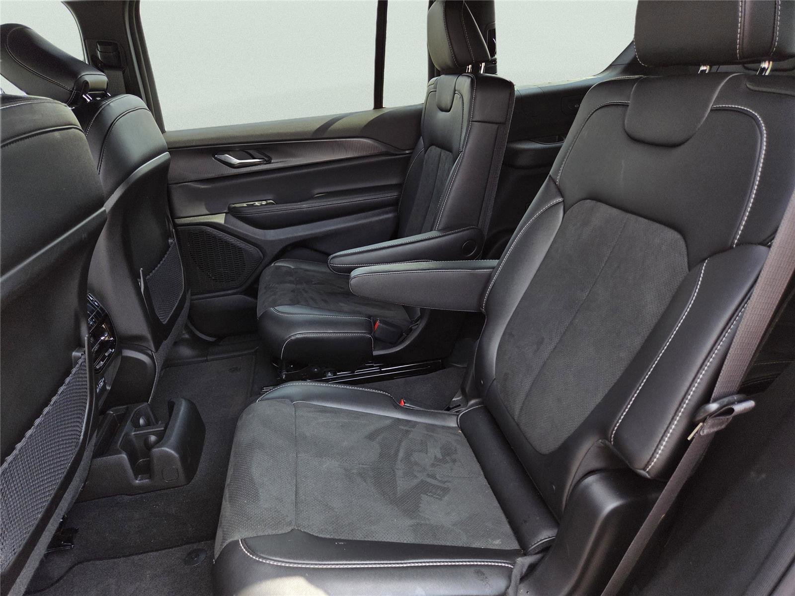 New 2025 Jeep Grand Cherokee L Altitude image 24