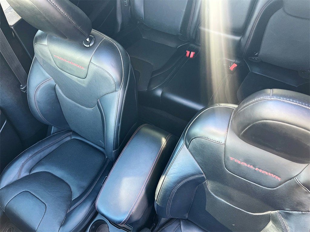 Used 2019 Jeep Cherokee Trailhawk image 22